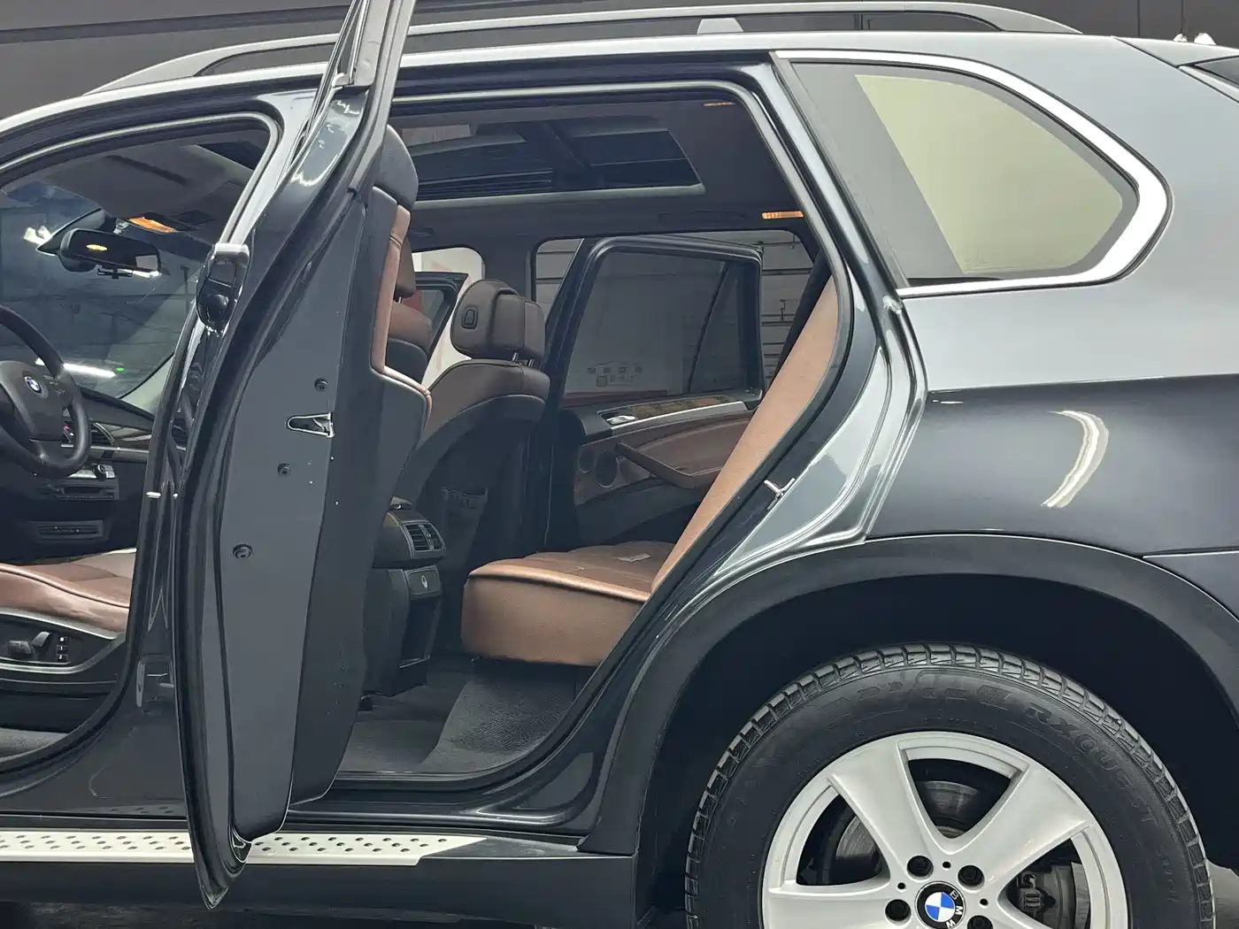 BMW X5 (Import) 2011 xDrive35i Leading Edition фото 11