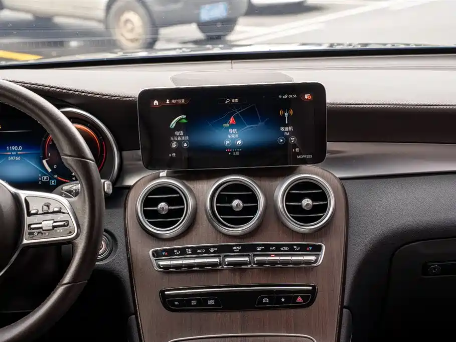 Mercedes-Benz GLC 2021 GLC 300 L 4MATIC Sporty фото 7