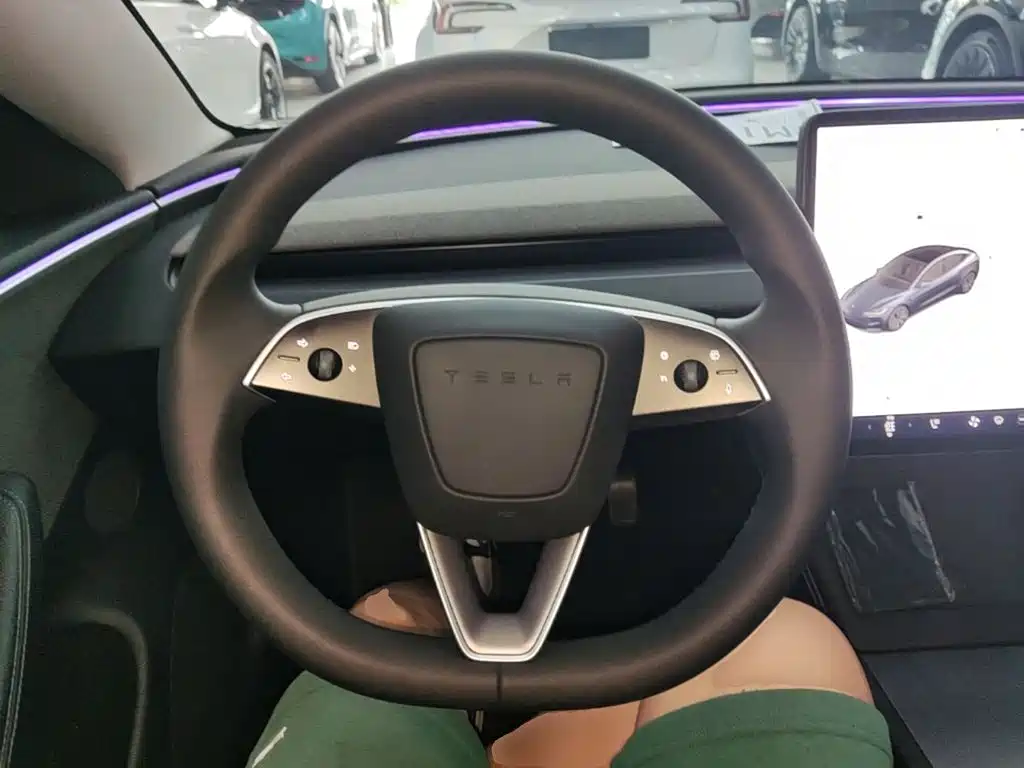 Фото 11 - Tesla Model 3