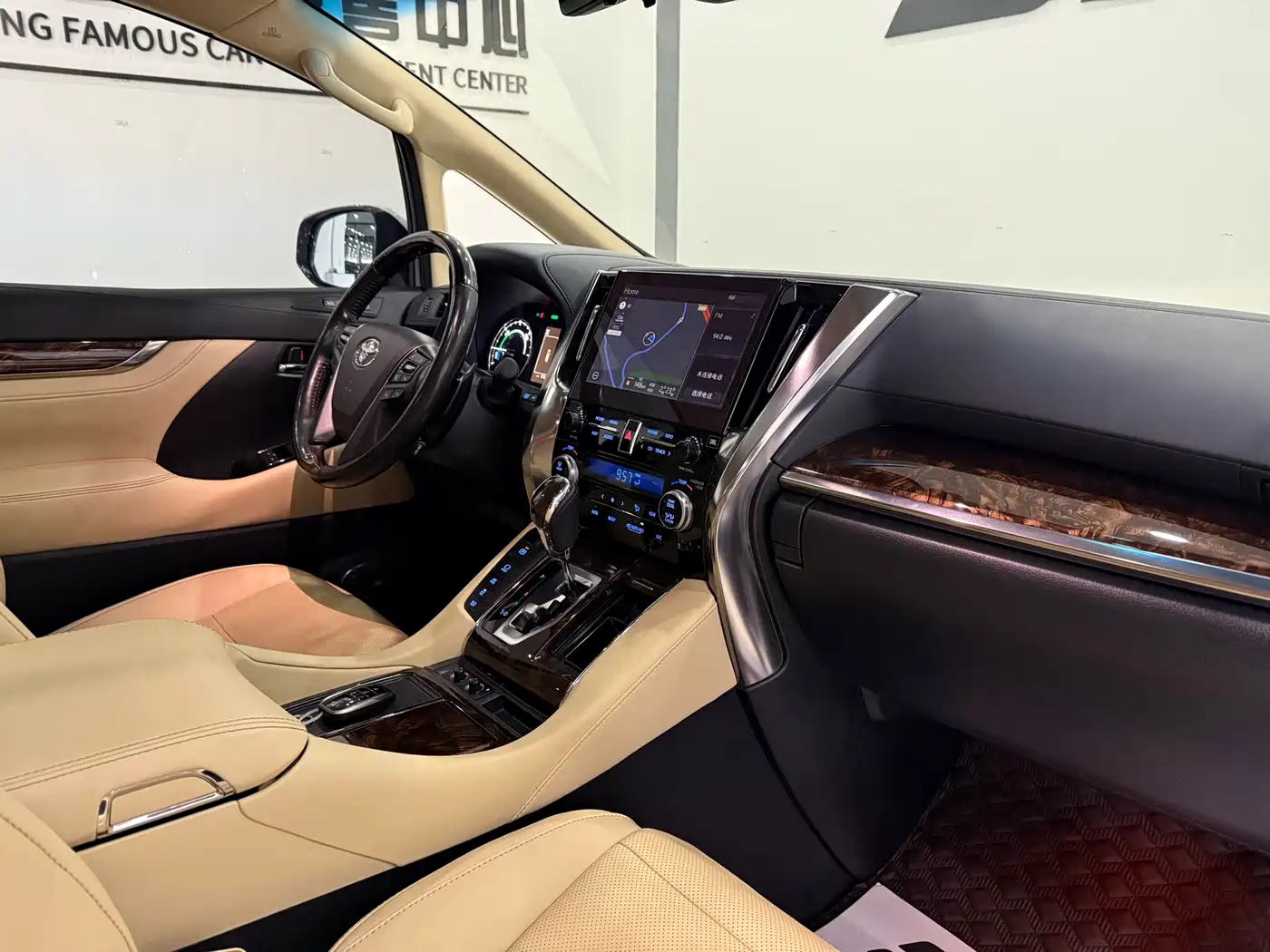 Toyota Alphard 2021 Hybrid 2.5L Luxury фото 21