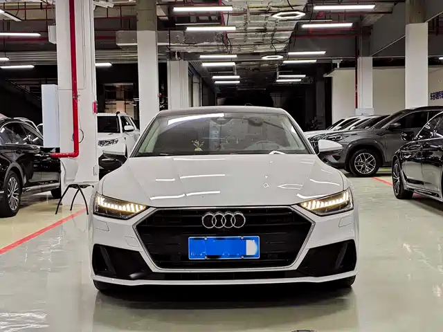 Audi A7 40 TFSI, Люкс