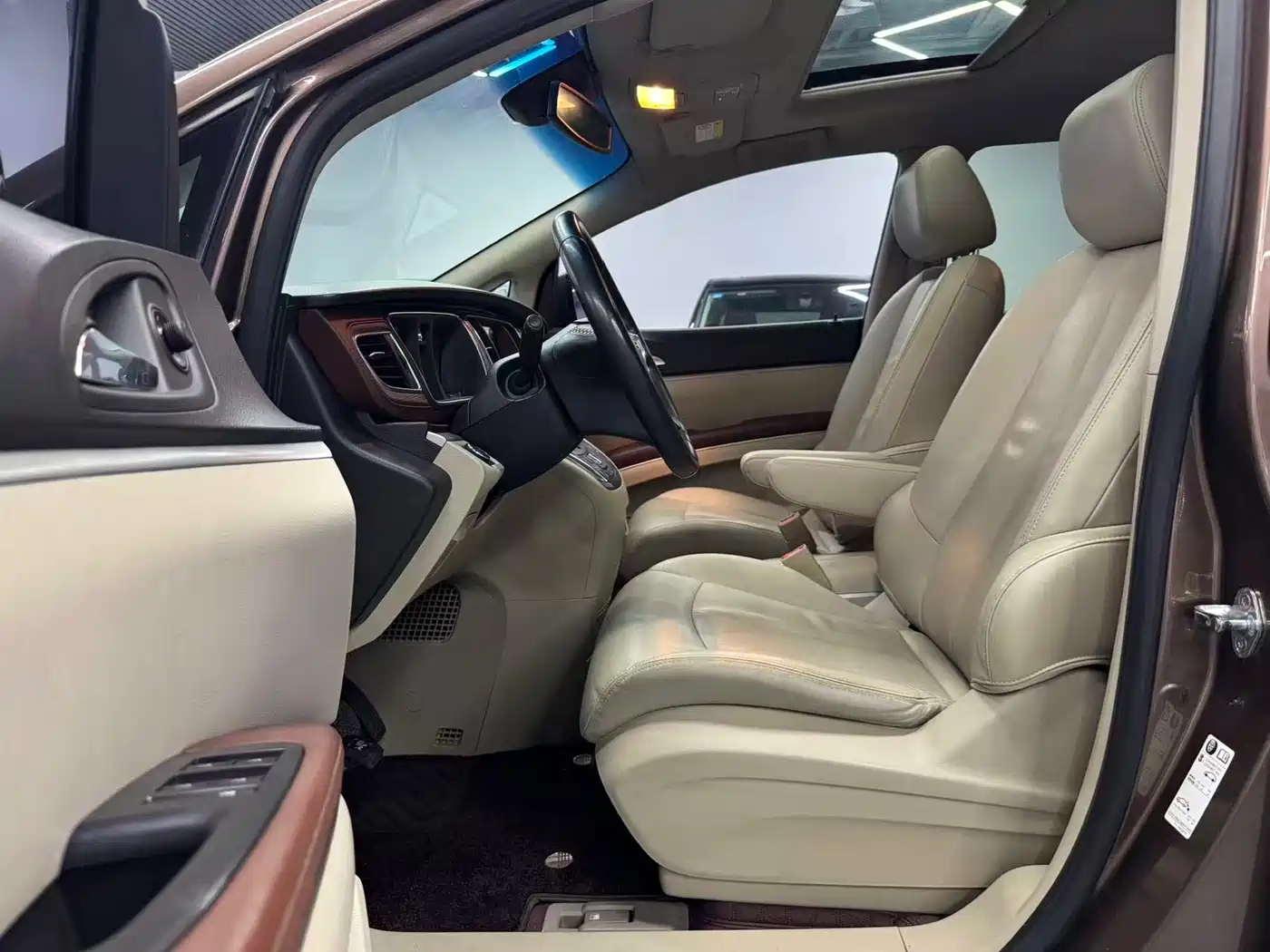 Buick GL8 2018 28T Luxury Model China VI фото 4