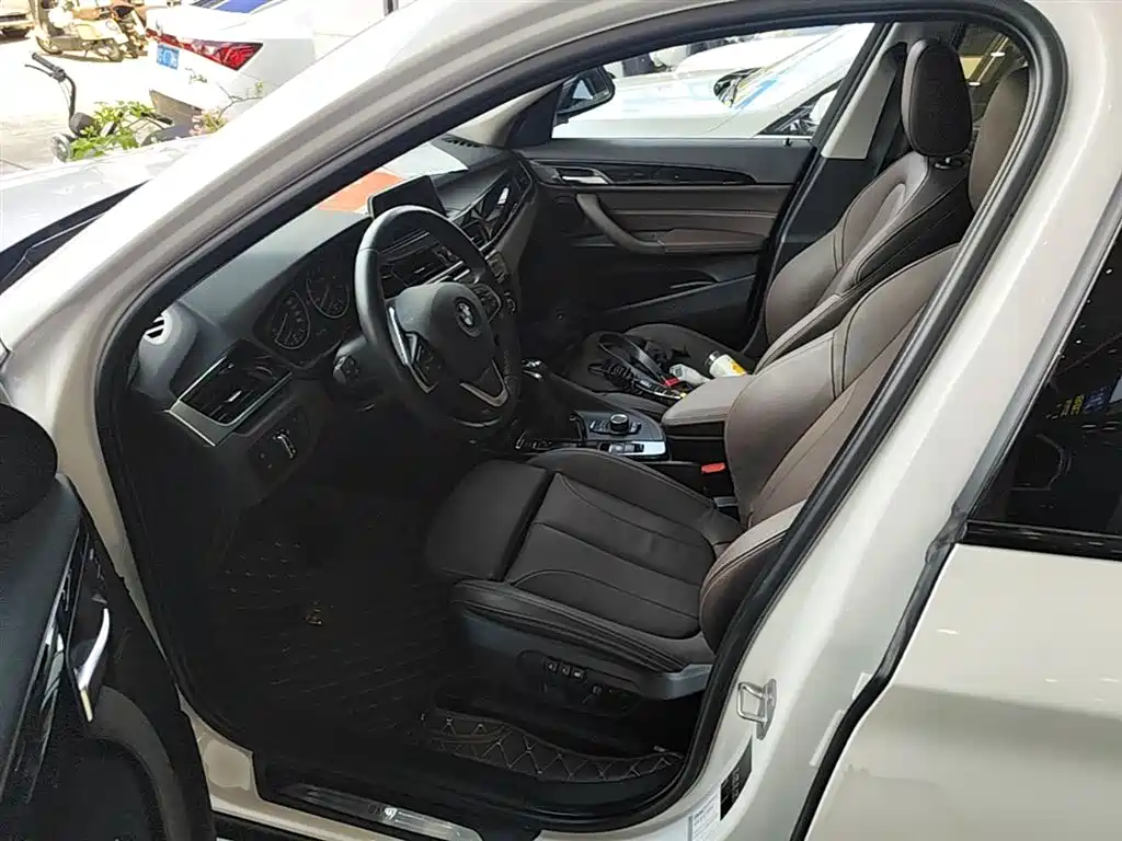 BMW X1 2018 sDrive18Li Premium Model фото 15
