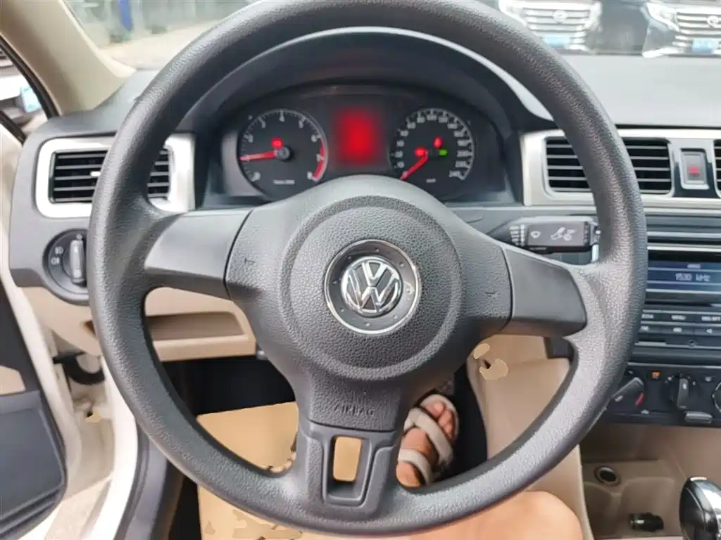 Volkswagen Santana 2013 1.6L Automatic Comfort Edition фото 11