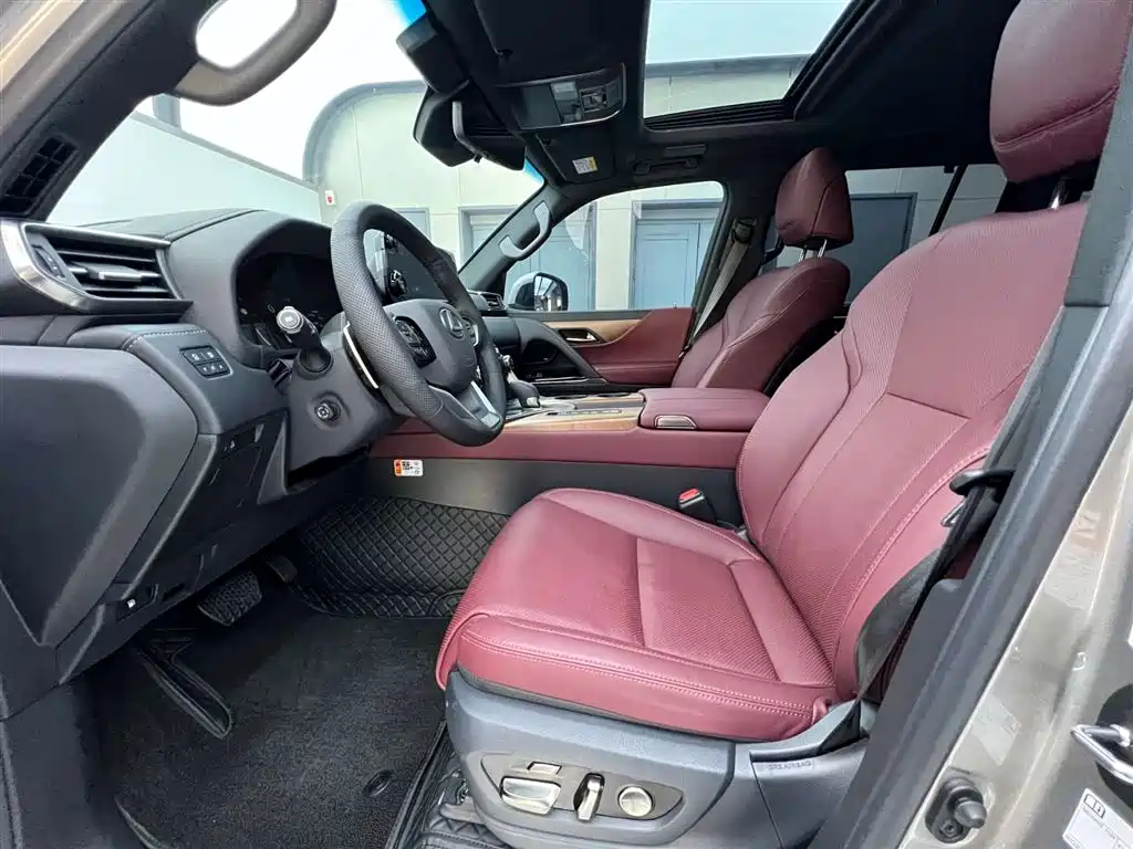 Lexus LX 2025 700h Boundary Edition фото 14