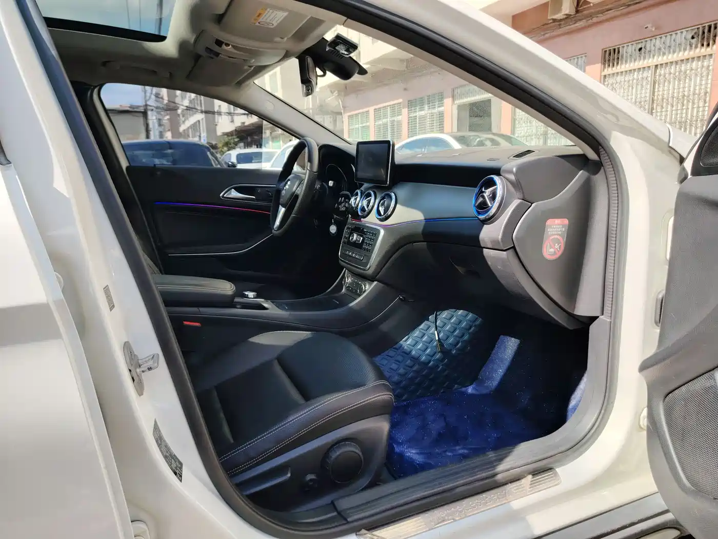 Mercedes-Benz GLA 2015 GLA 200 Dynamic фото 12