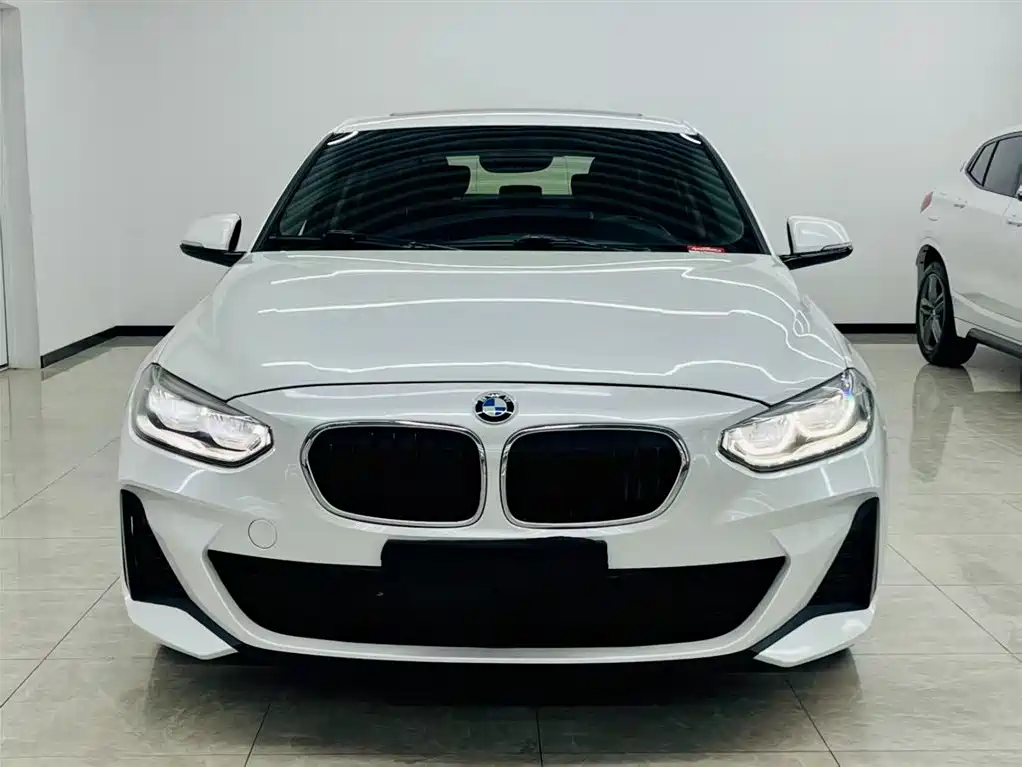BMW 1 Series 2021 120i M Sport Shadow Edition фото 2