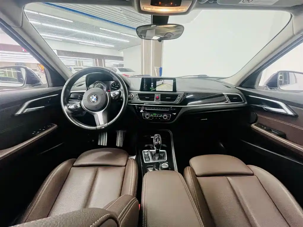 BMW 1 Series 2021 120i M Sport Shadow Edition фото 4