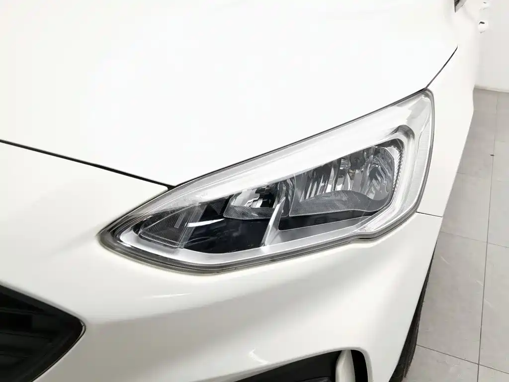 Фото 7 - Ford Focus