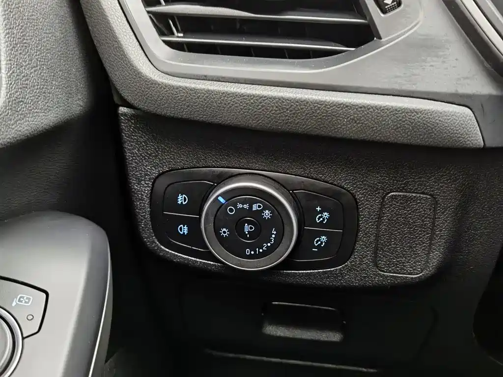 Ford Focus 2020 2020 Sedan 1.5L Automatic Sharp Leap Type