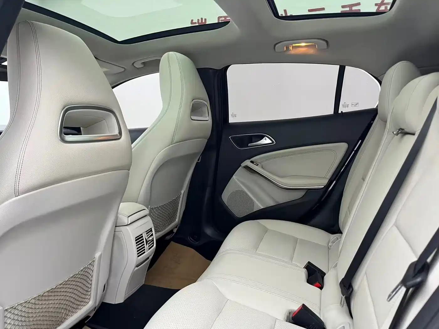Mercedes-Benz GLA 2016 GLA 220 4MATIC Fashion фото 9