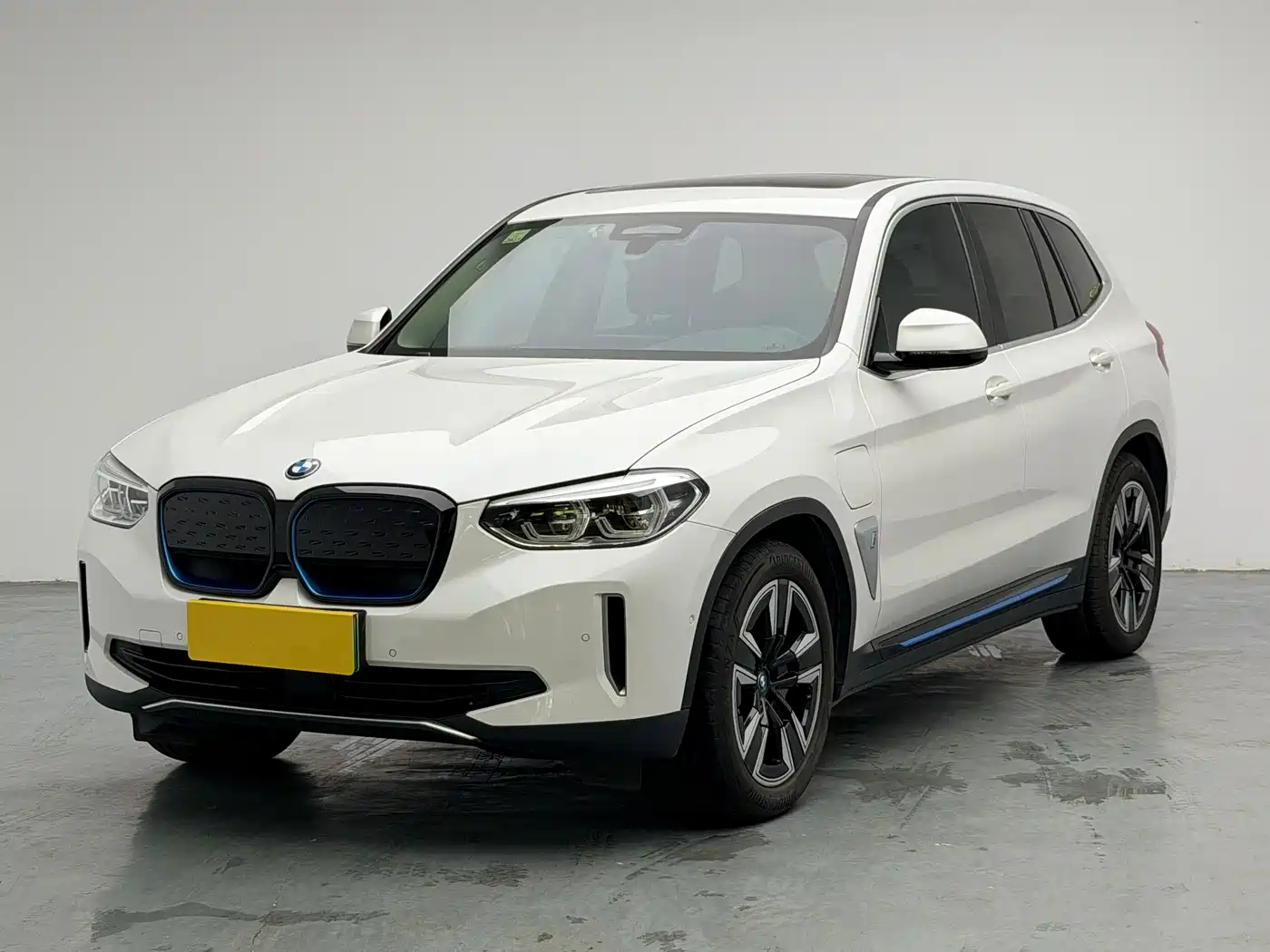 BMW iX3 2021 Leading