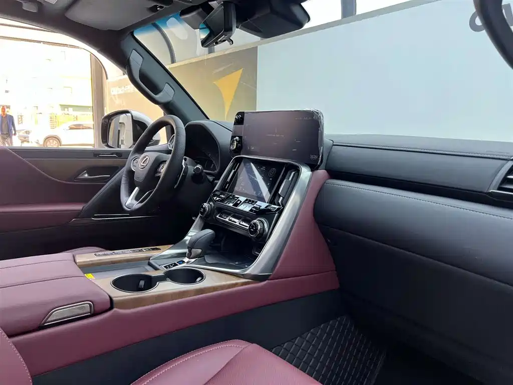 Lexus LX 2025 700h Boundary Edition фото 15