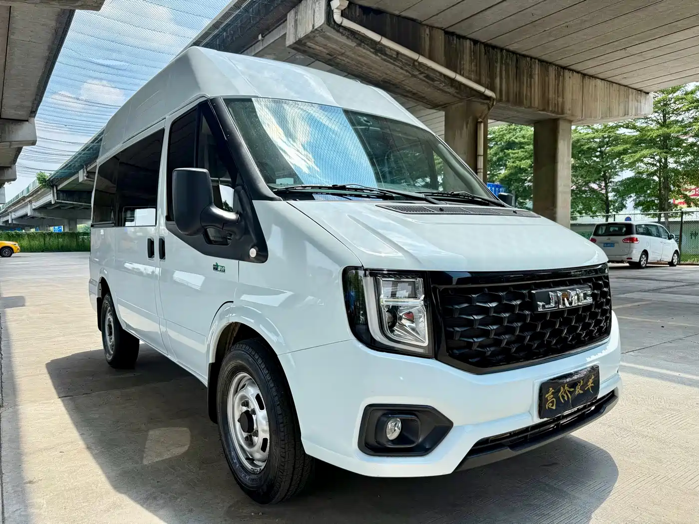 Jiangling JMC Fushun 2025 2025 Model 2.0T 6MT Diesel Short Wheelbase Medium-High Roof Commercial MPV 5/6 Seats