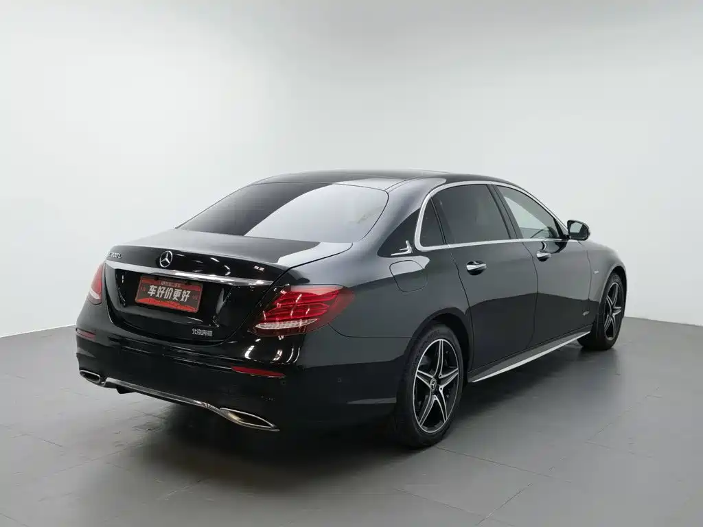 Photo 2 - Mercedes-Benz E-Class