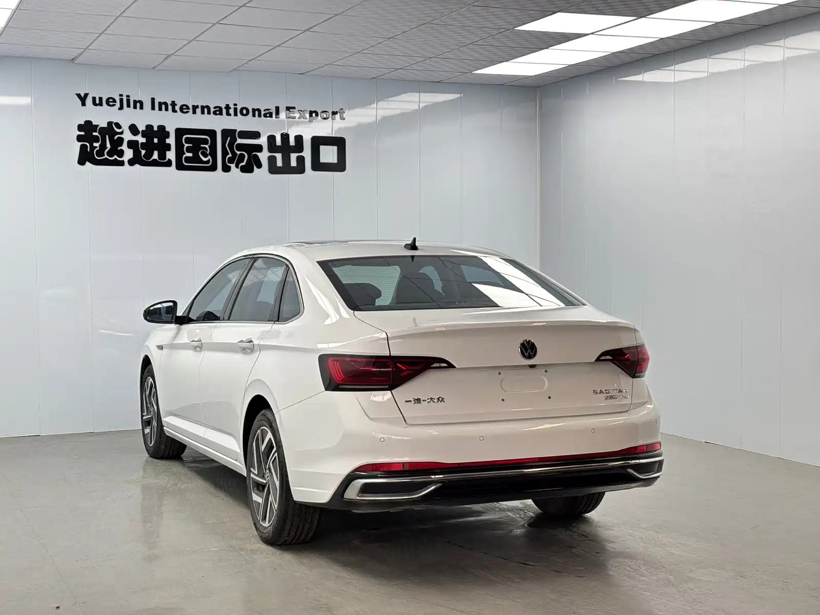 Фото 8 - Volkswagen Sagitar