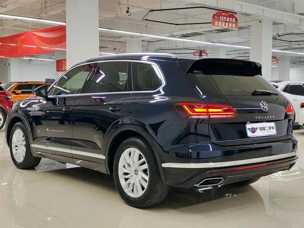 VOLKSWAGEN TOUAREG