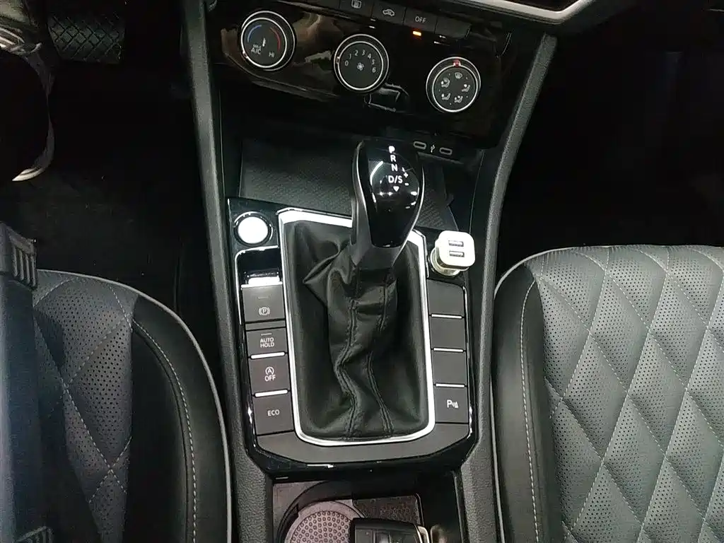 Volkswagen Sagitar 2023 300TSI DSG Surpassing Edition фото 10