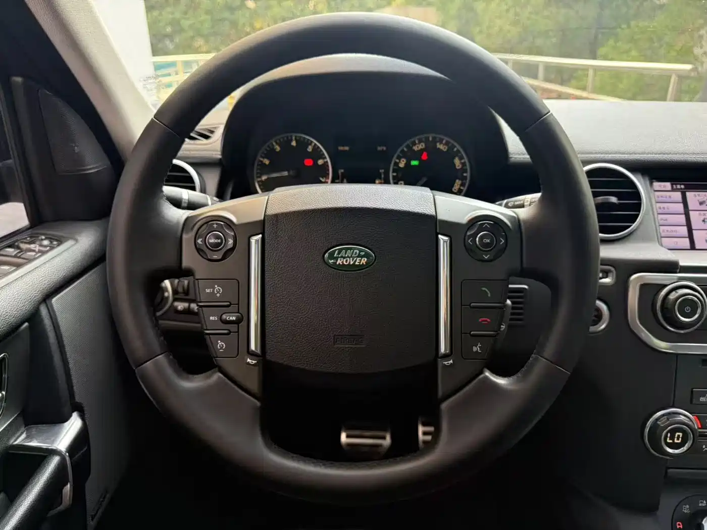 Land Rover Discovery 2012 5.0 V8 HSE фото 8