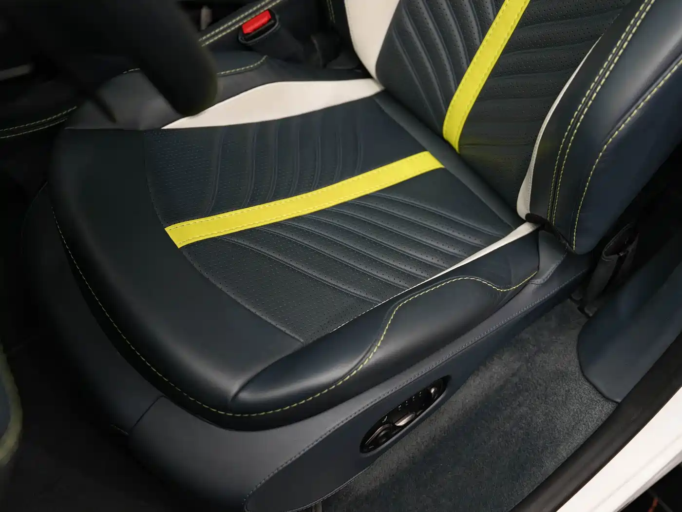 Aston Martin DBX 2023 2023 Model 4.0T V8 707