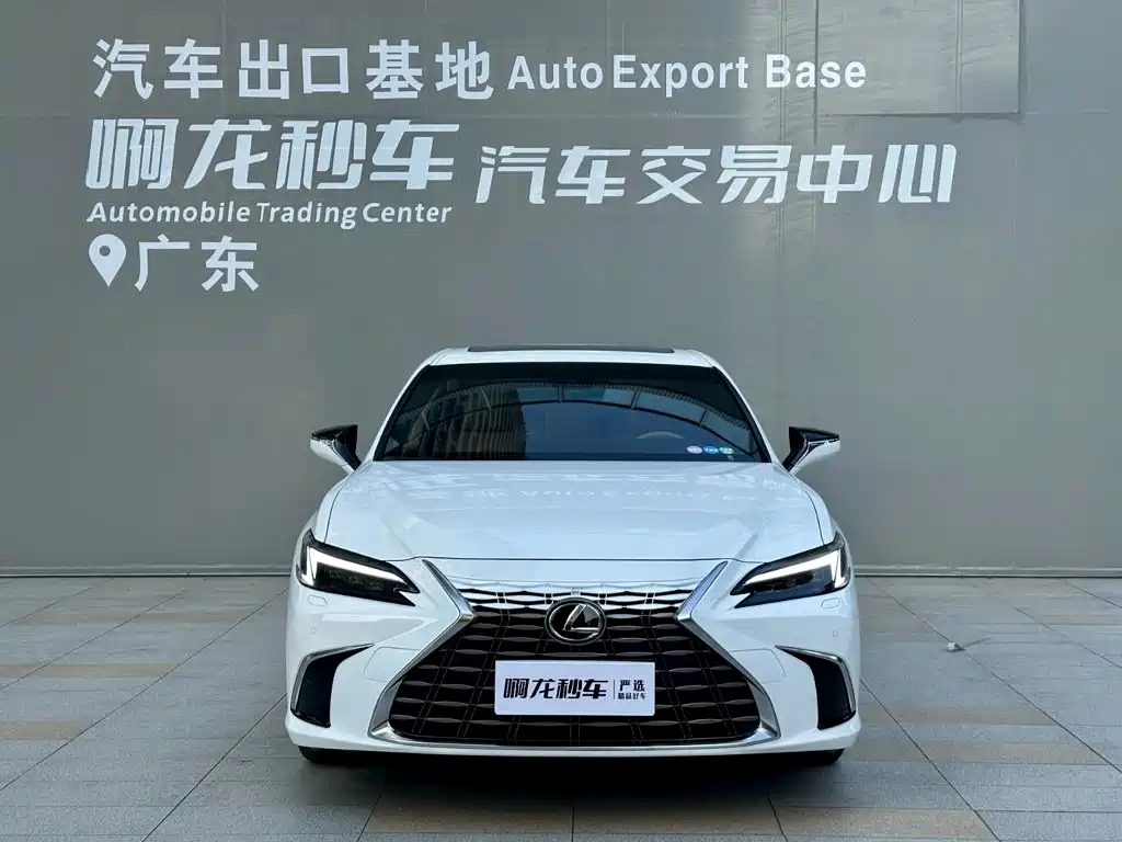 Lexus ES 2026 2025 200 Ultimate Edition