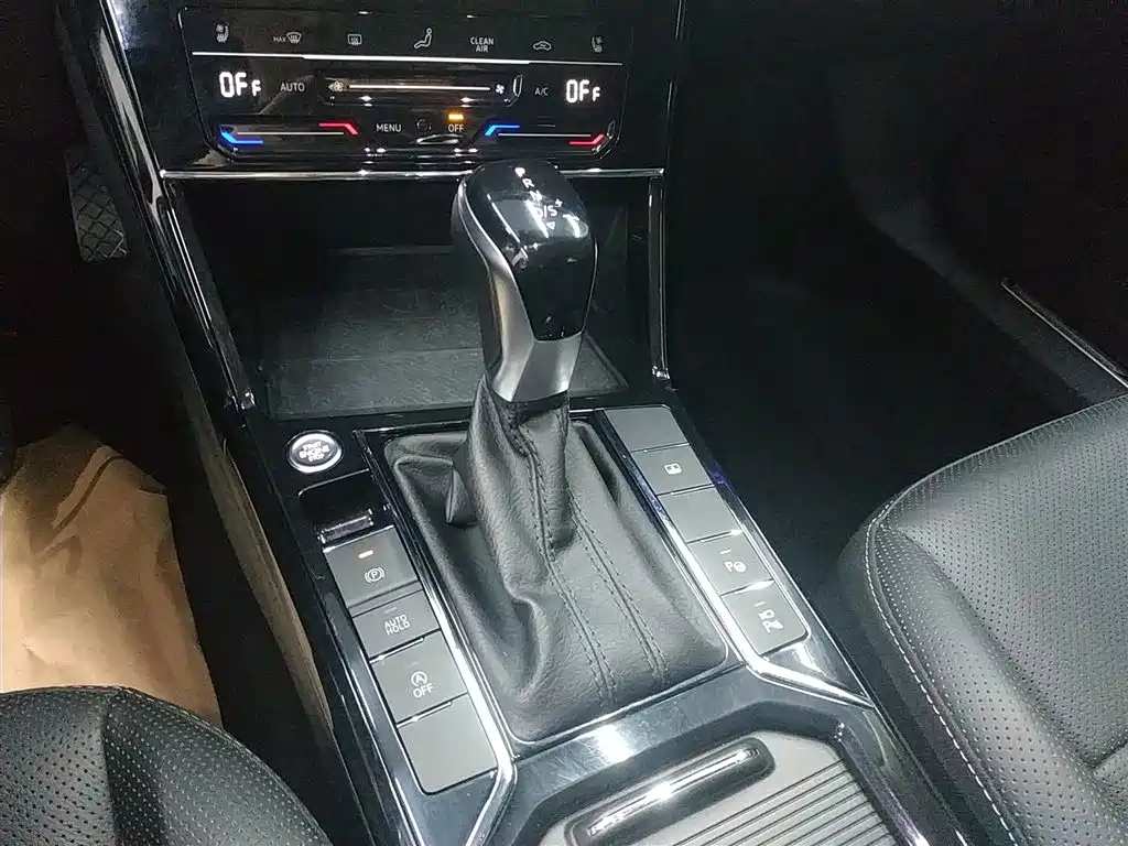 Volkswagen Passat 2022 330TSI Premium Edition фото 14