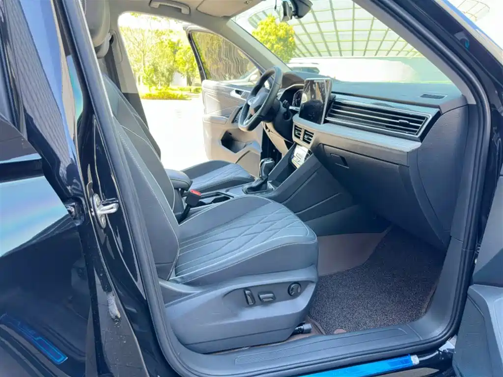 Volkswagen Tiguan L 2025 330TSI Automatic 2WD R-Line Dragon Glory Edition фото 6