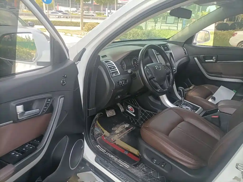Landwind X5 2017 2016 Plus 1.5T CVT Pioneer Edition