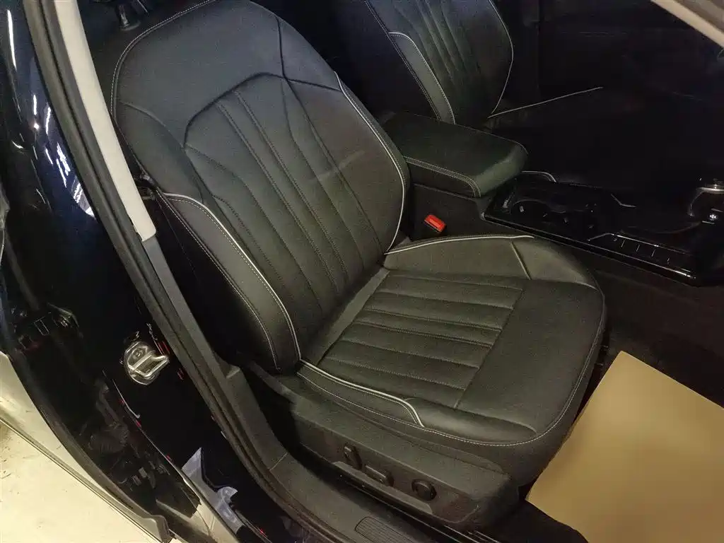 Volkswagen Passat 2022 330TSI Starlight Elite Edition фото 20
