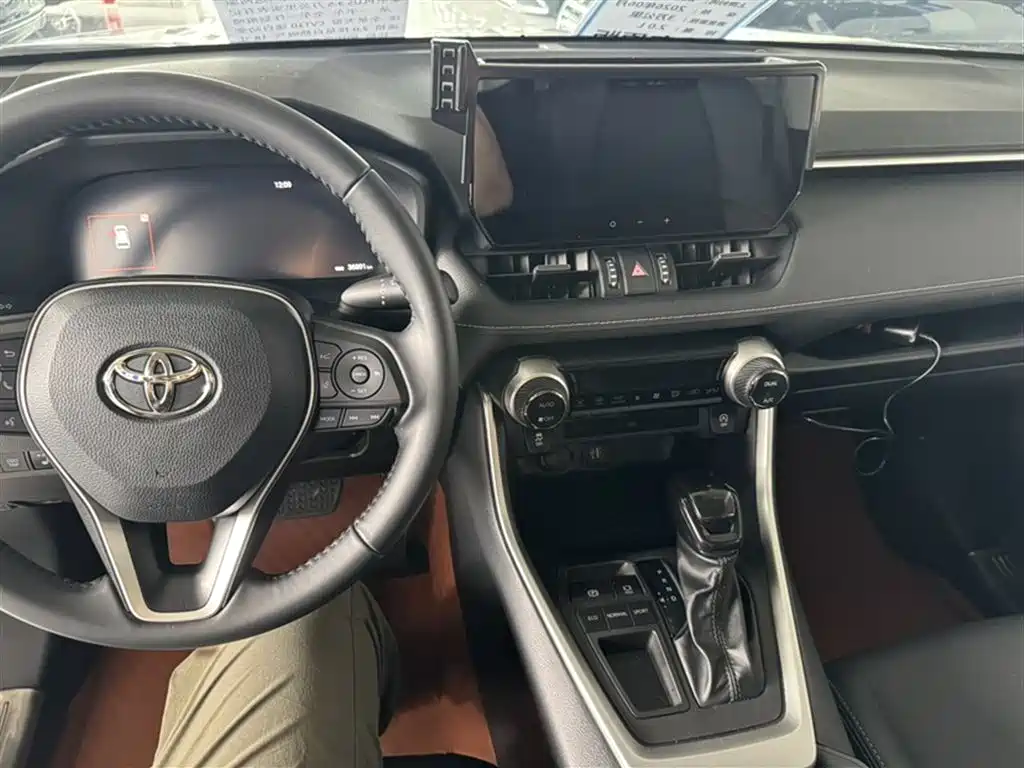 Toyota Wildlander 2023 2.0L CVT FWD Luxury PLUS фото 16