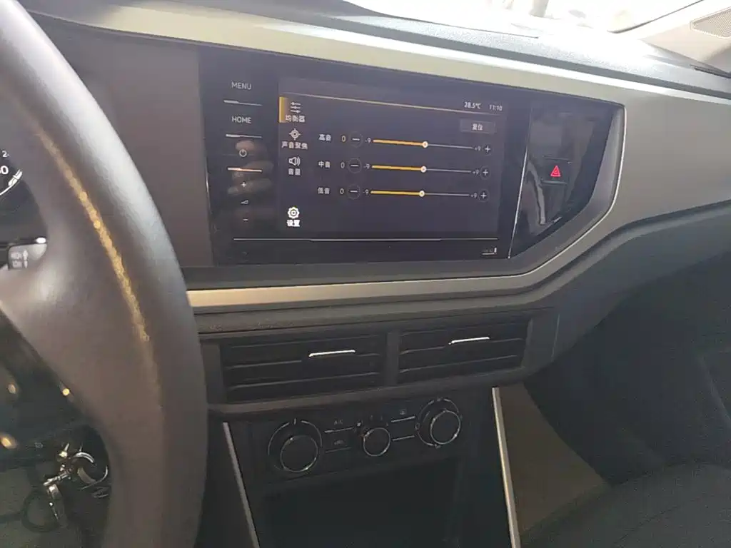 VOLKSWAGEN POLO