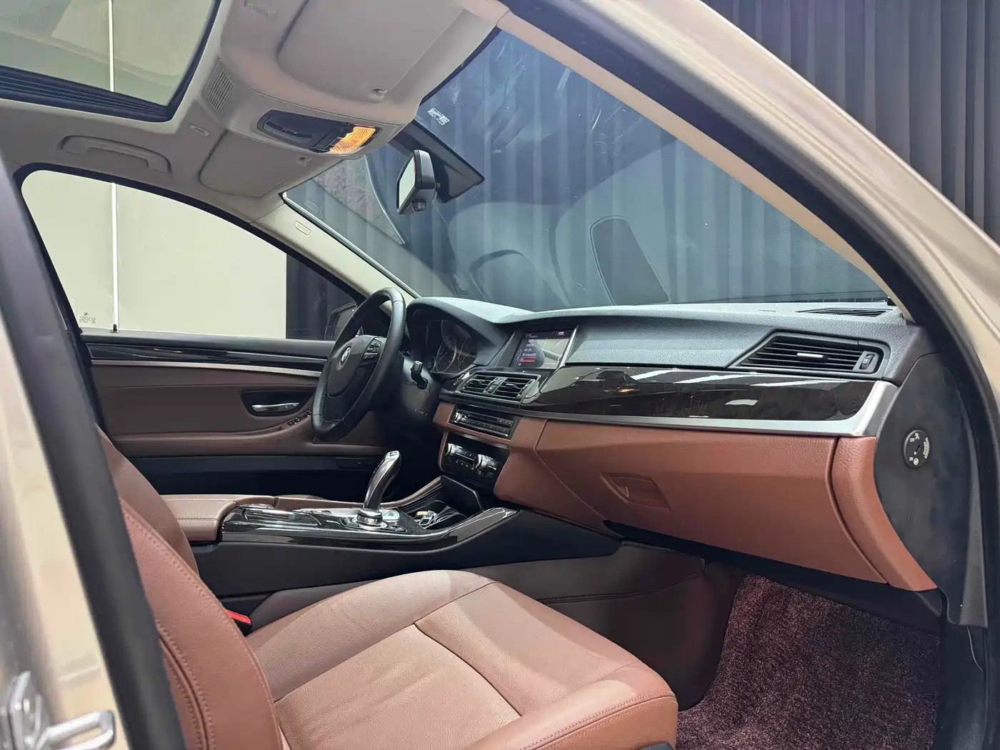 BMW 5 Series 2014 525Li Leading фото 30