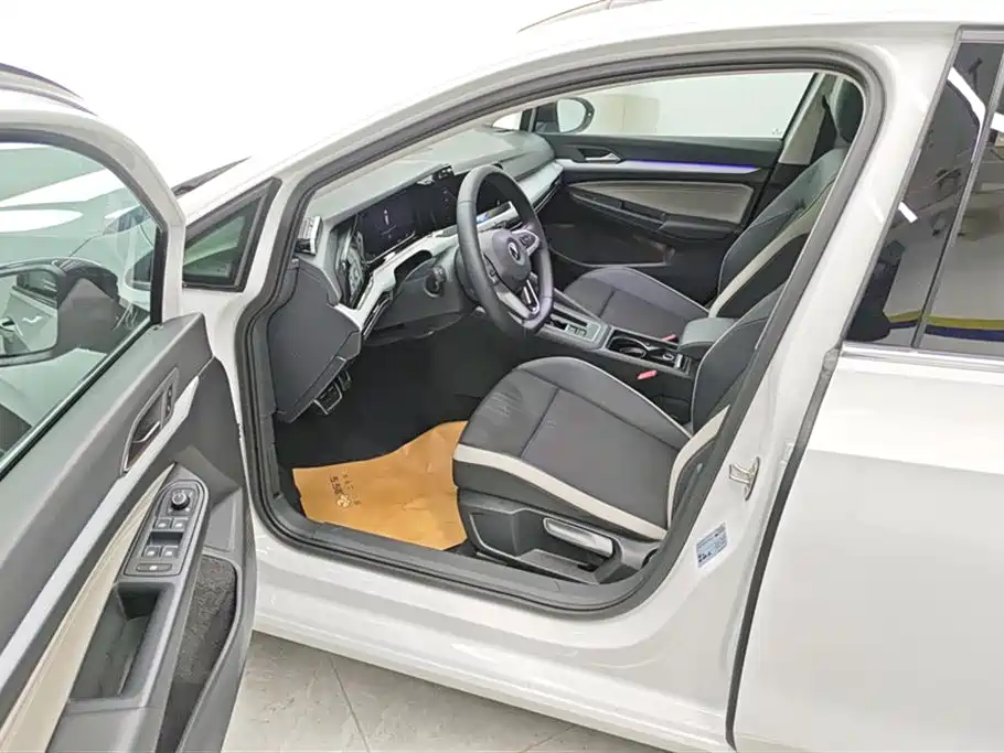 Volkswagen Golf 2023 Facelift 280TSI DSG Pro фото 9