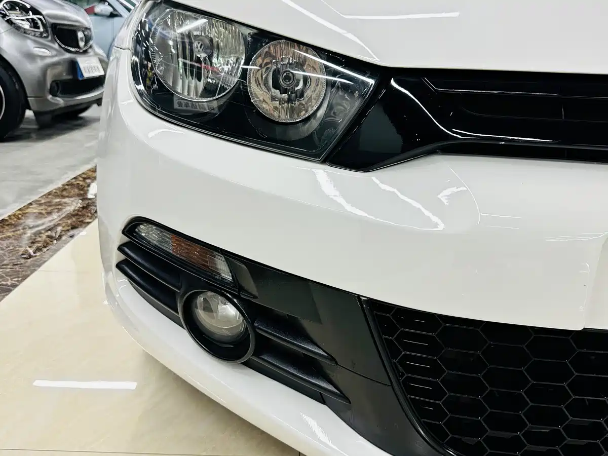 Volkswagen Scirocco 2010 2.0TSI Luxury Edition фото 10