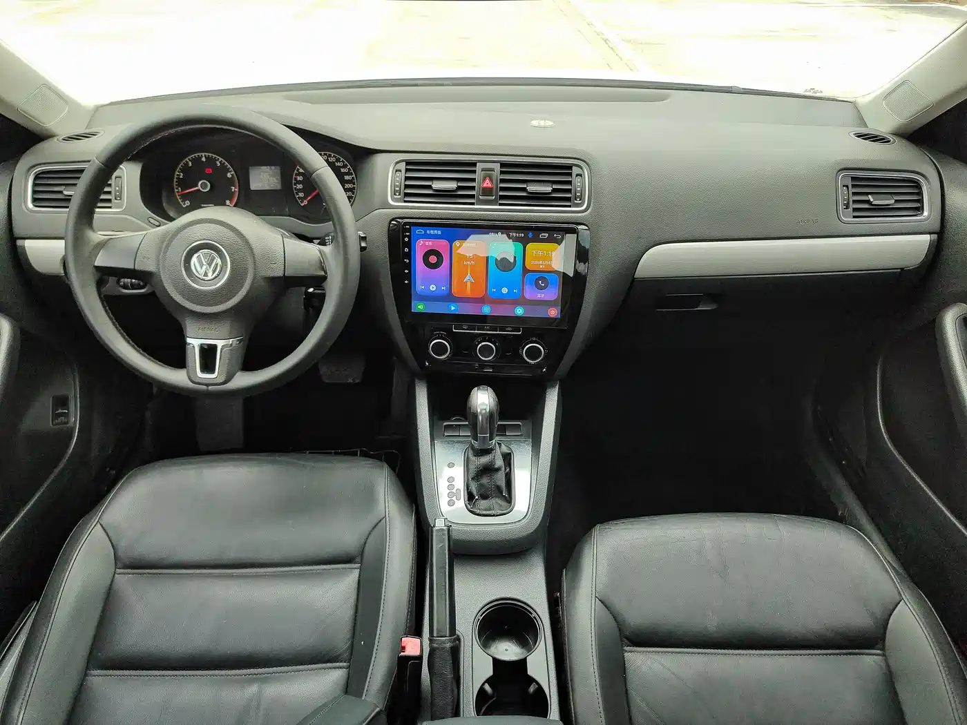 Volkswagen Sagitar 2014 1.6L Automatic Comfort фото 10