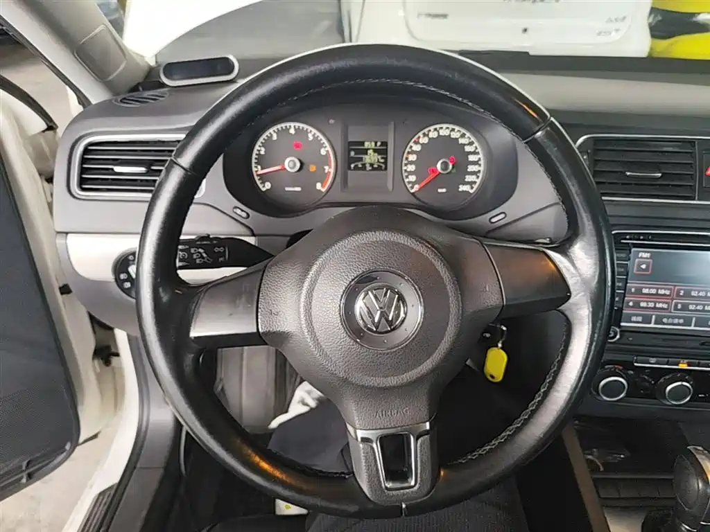 Volkswagen Sagitar 2014 Facelift 1.6L Automatic Comfort фото 11