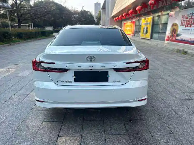 Фото 3 - Toyota Camry