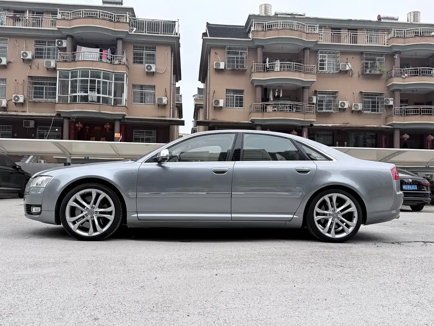 Audi S8 2009 Audi S8 5.2 FSI quattro фото 2
