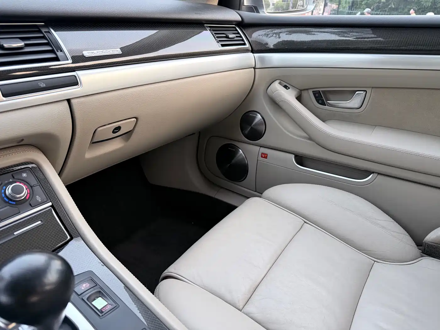 Audi S8 2009 Audi S8 5.2 FSI quattro фото 13