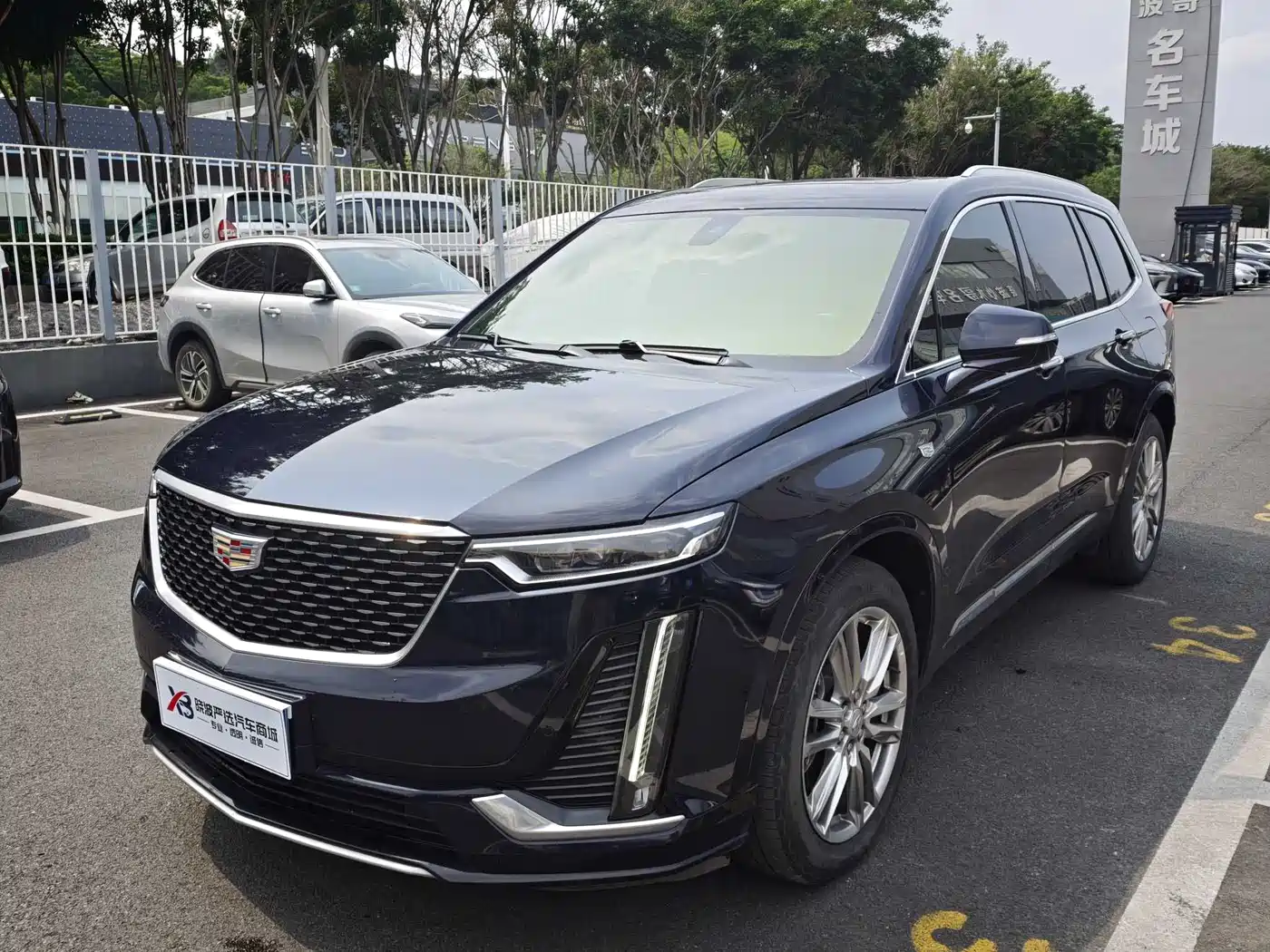 CADILLAC XT6