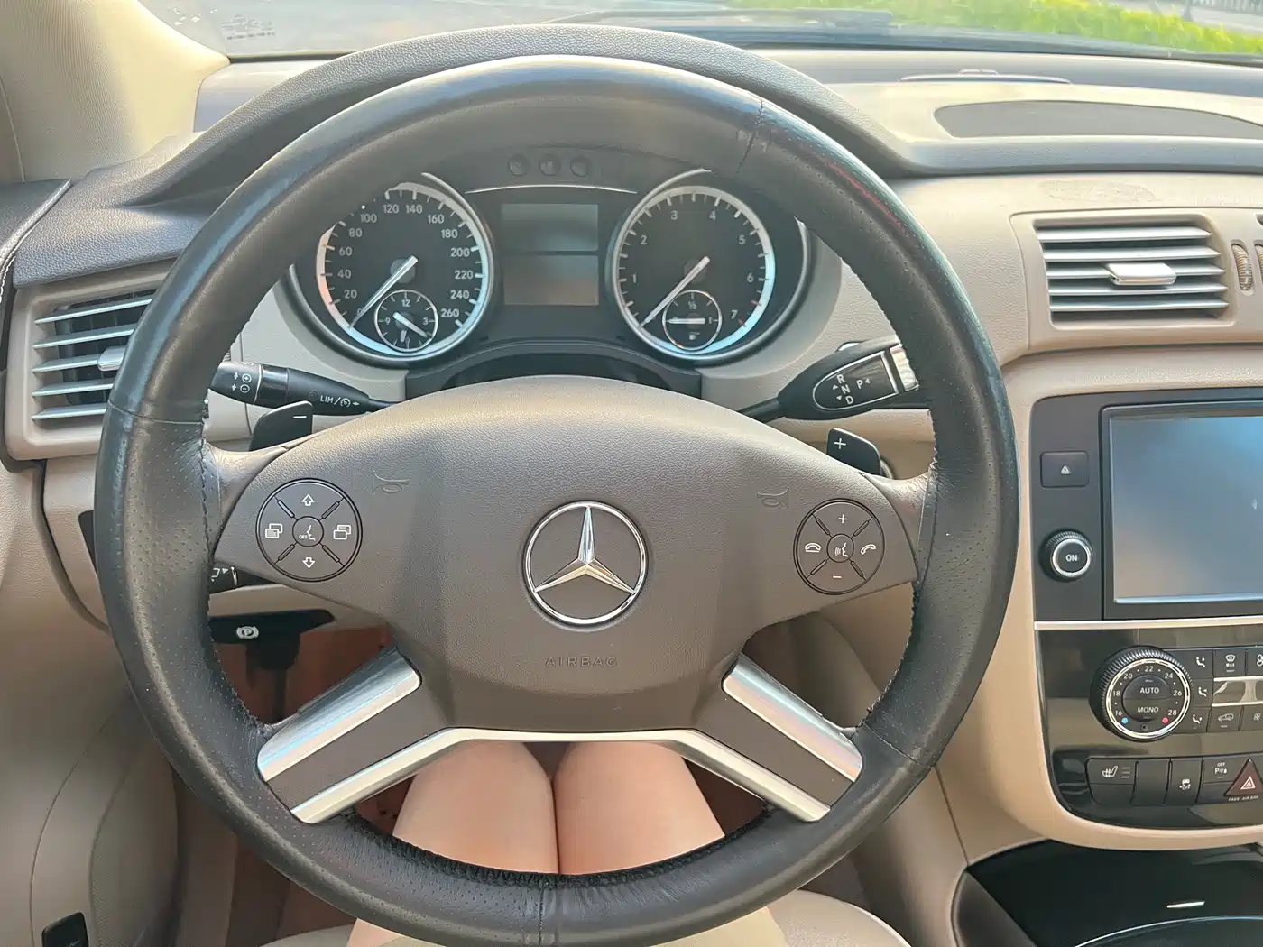 Mercedes-Benz R-Class 2017 R 320 4MATIC Business Collector's Edition фото 24