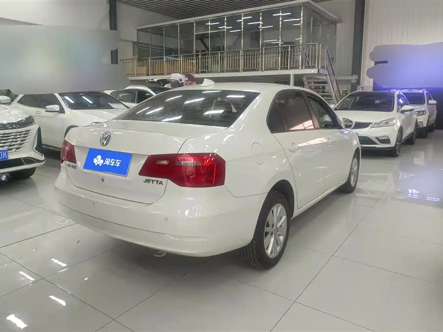 Volkswagen Jetta 2015 1.6L Auto Comfort фото 3