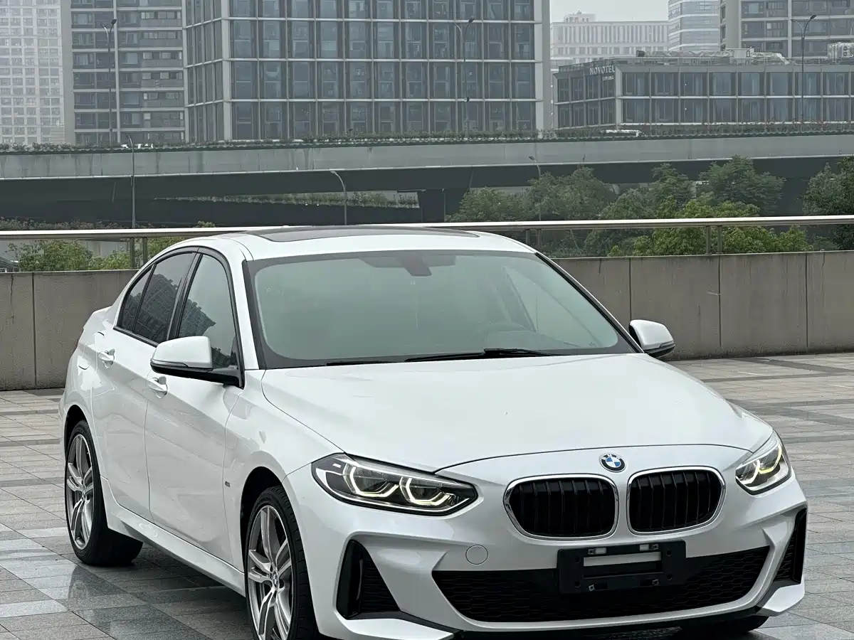 BMW 1 Series 2019 120i Leading M Sport Package фото 3
