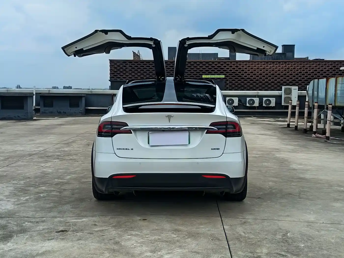TESLA MODEL X