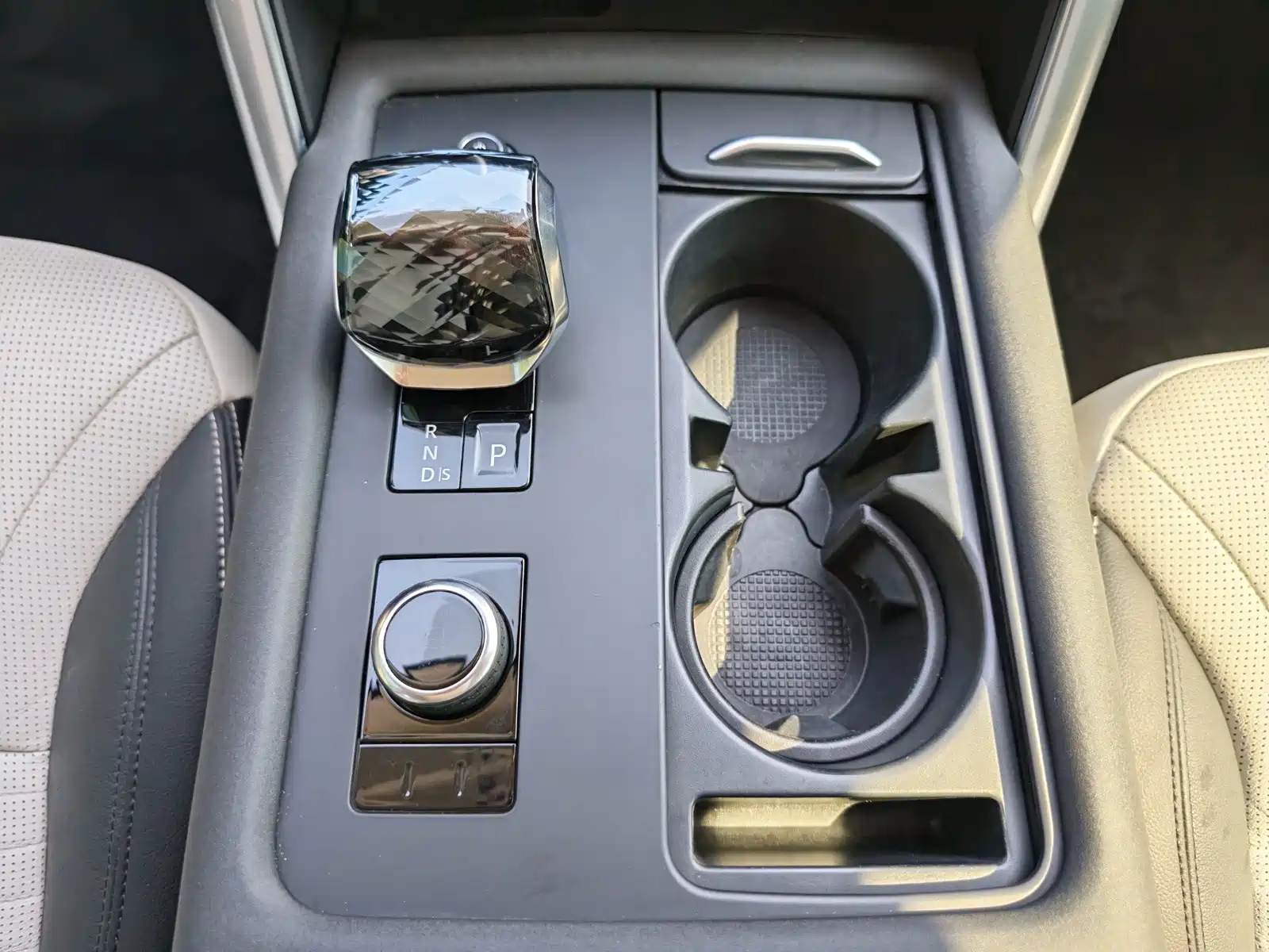 Photo 11 - Land Rover Discovery