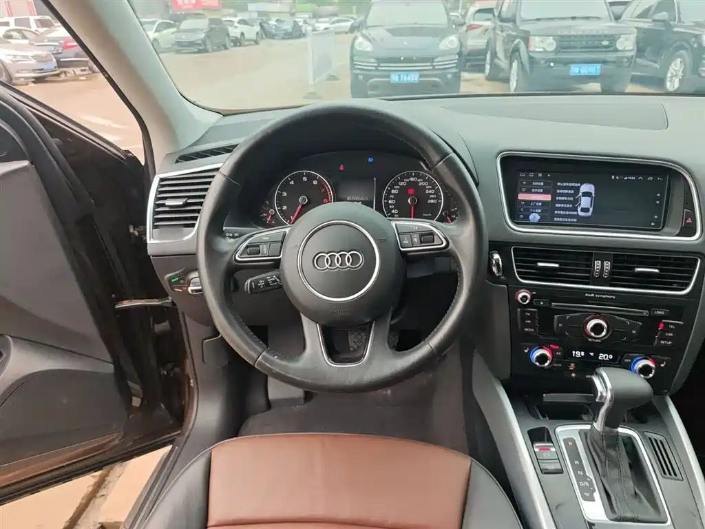 AUDI Q5