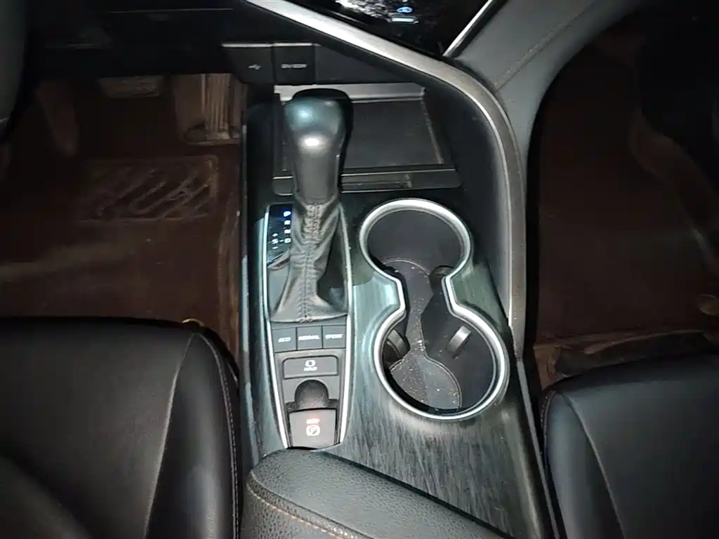 Toyota Camry 2023 2.5G Luxury Edition фото 14
