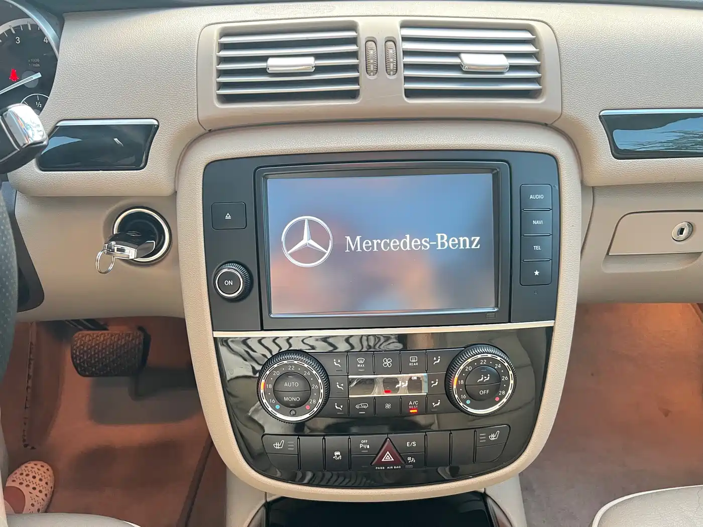 Mercedes-Benz R-Class 2017 R 320 4MATIC Business Collector's Edition фото 25