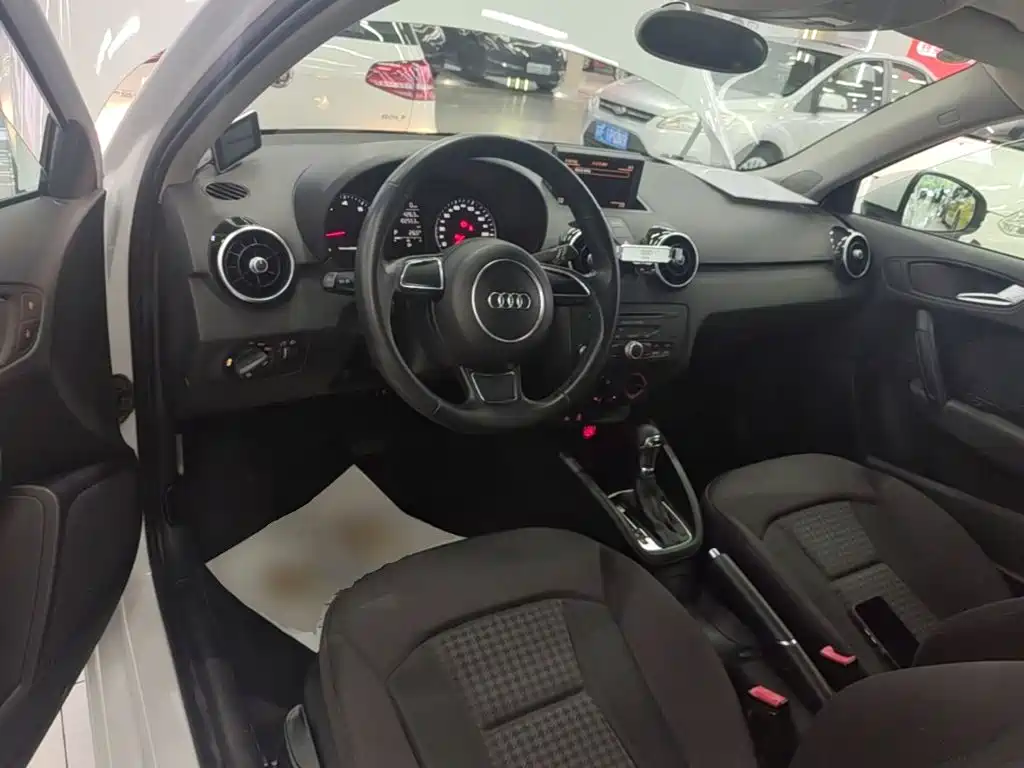 Audi A1 2015 2014 30 TFSI Fashion