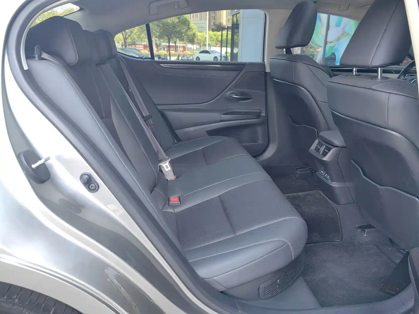 Lexus ES 2021 300h Excellence Edition фото 16